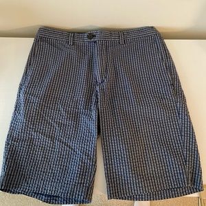 Banana Republic Blue and Grey Seersucker Aiden Shorts: Men’s 31